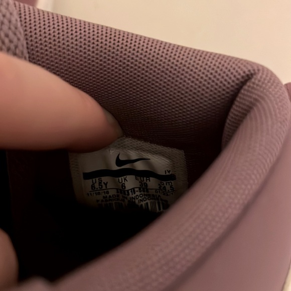 Nike Sneakers - Picture 4 of 5